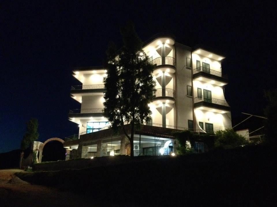 Hotel Artisti Vlore Ngoại thất bức ảnh